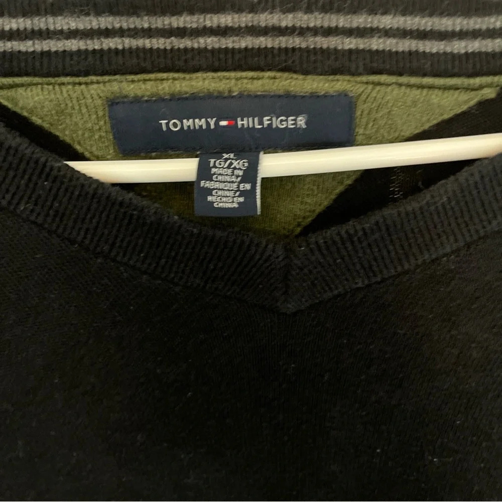 Tommy Hilfiger Sweater Size Small XL Black Pullover Long Sleeve v Neck D67 - Picture 5 of 5